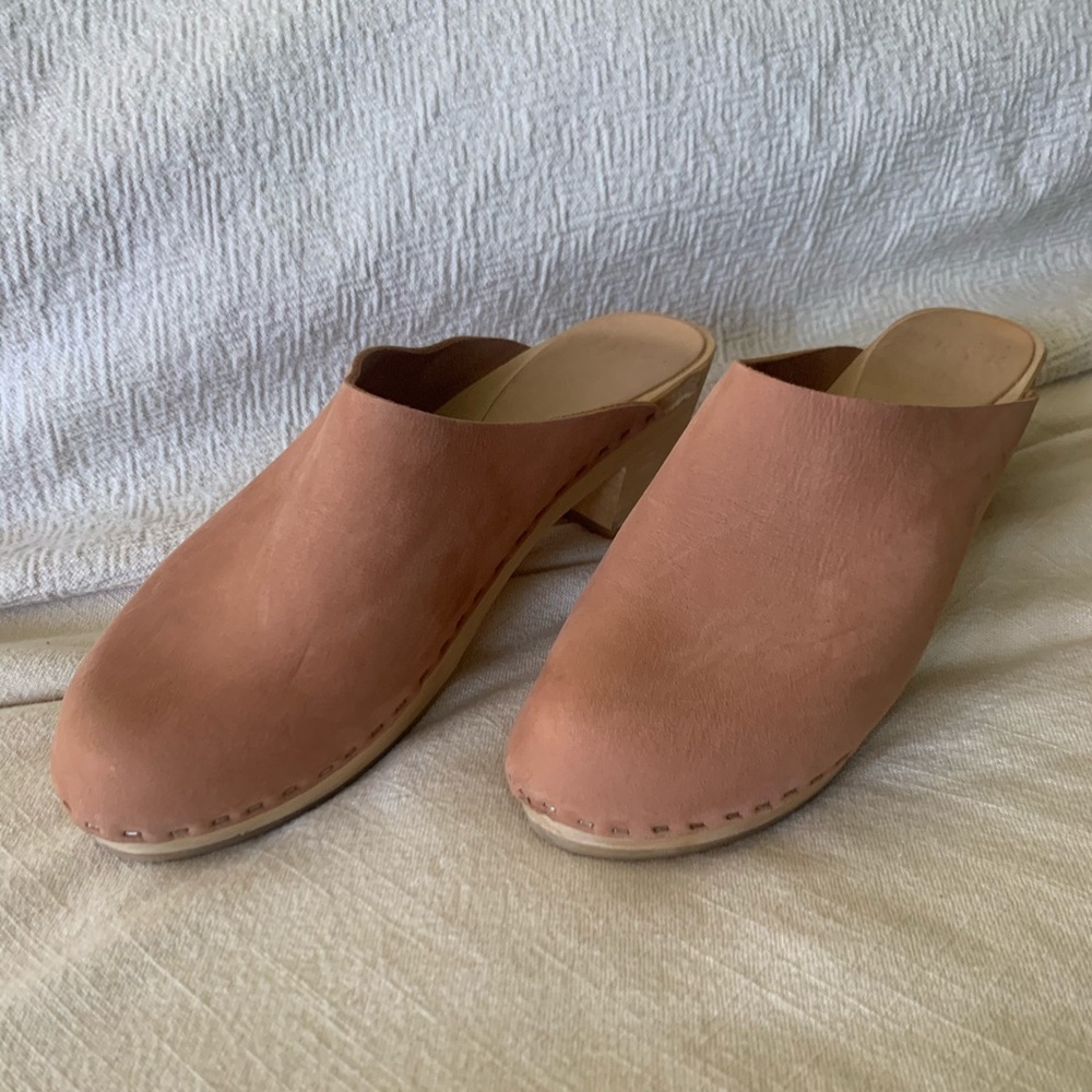 BRYR Clementine Clogs in Clay